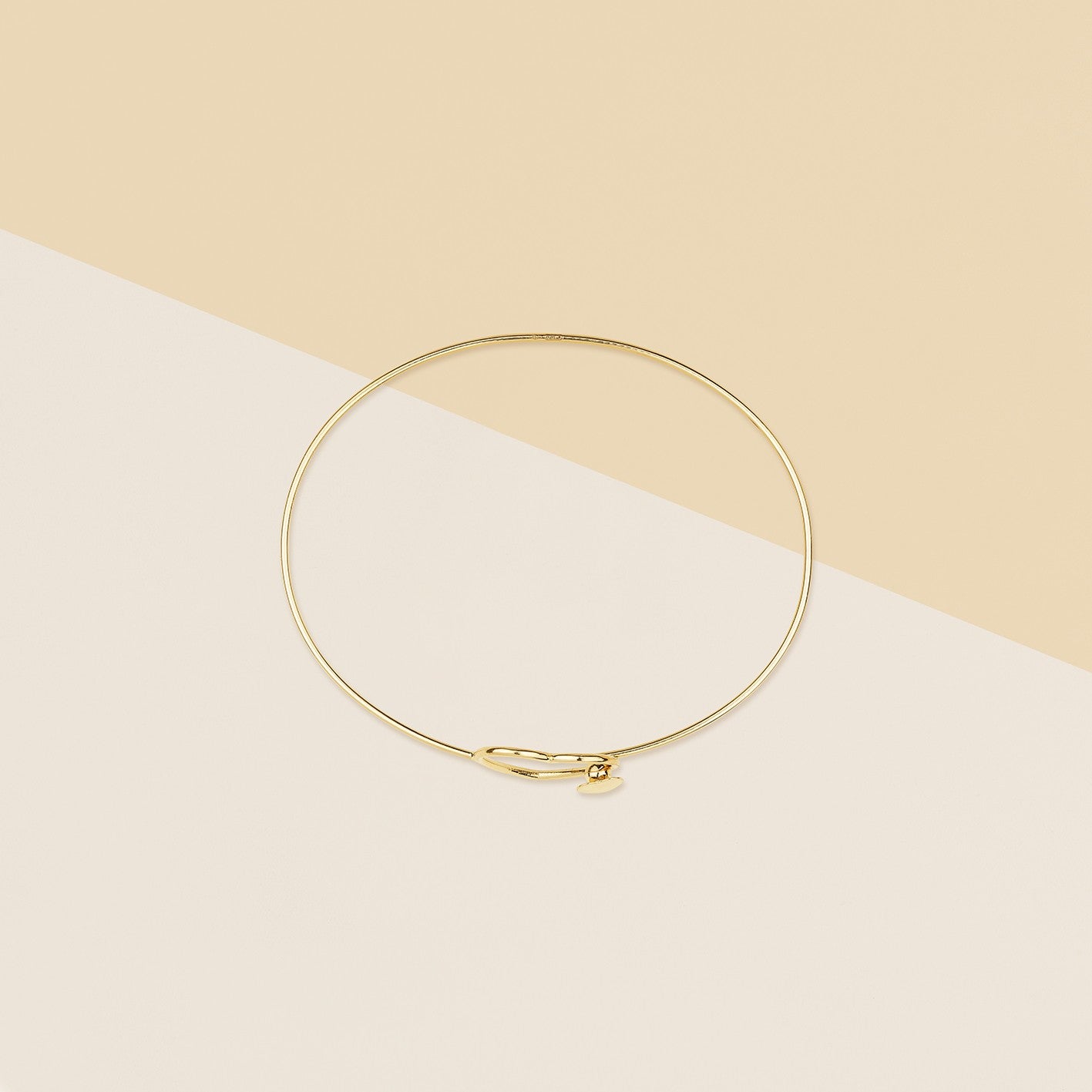 Bracciale rigido a filo cuore