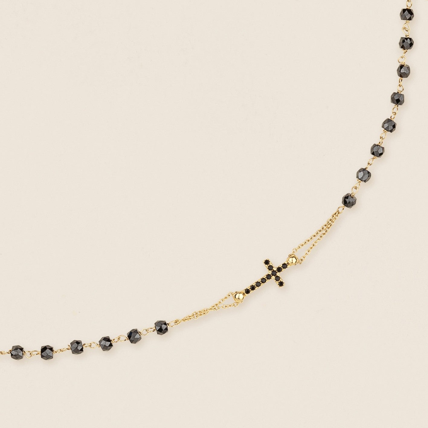 Girocollo a rosario con pietre nere