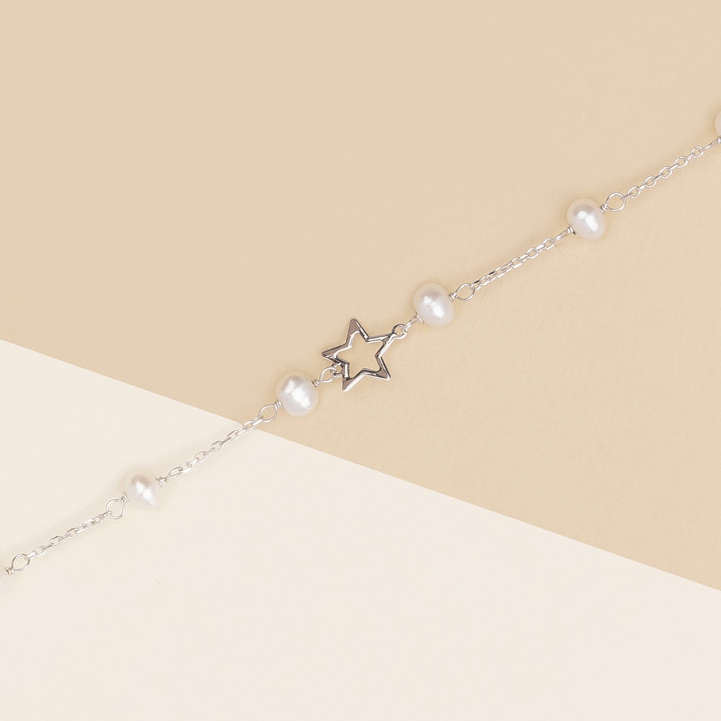 Bracciale baby con perline e stelle in oro bianco