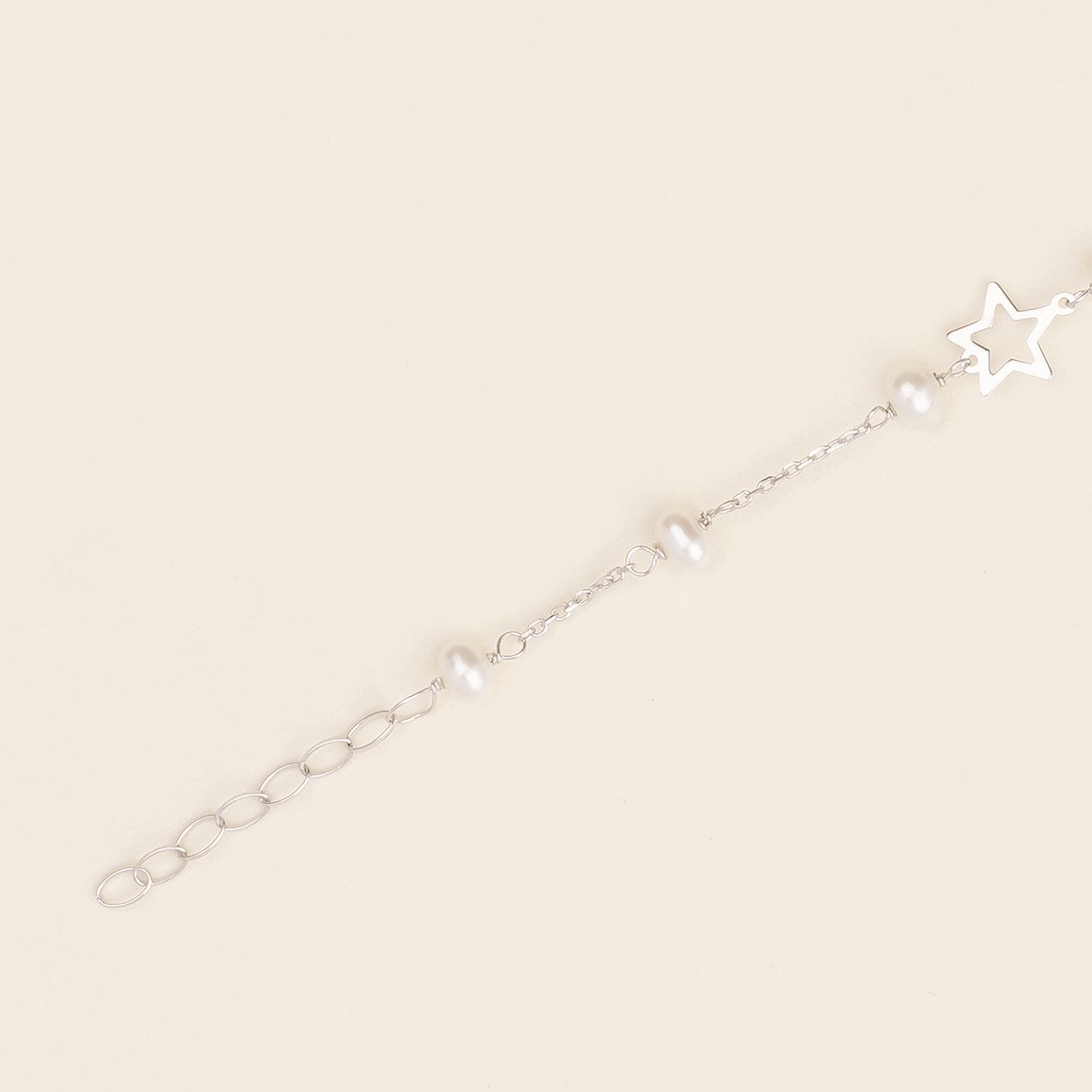Bracciale baby con perline e stelle in oro bianco